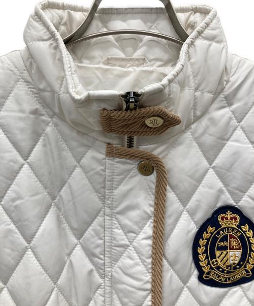 LAUREN RALPH LAUREN（ローレン ラルフ ローレン）LAUREN RALPH LAUREN (ローレン ラルフ ローレン) ワッペン付きキルティングベスト ホワイト サイズ:Lの古着・服飾アイテム