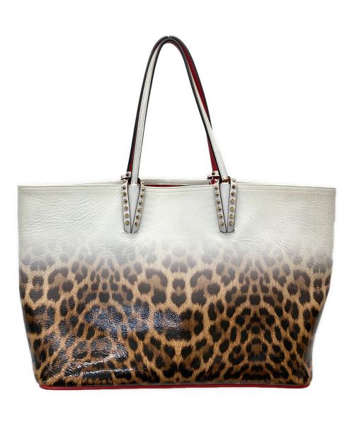 Christian Louboutin（クリスチャン・ルブタン）Christian Louboutin (クリスチャン・ルブタン) カバタスタッズトートバッグ ホワイト×ベージュ サイズ:-の古着・服飾アイテム