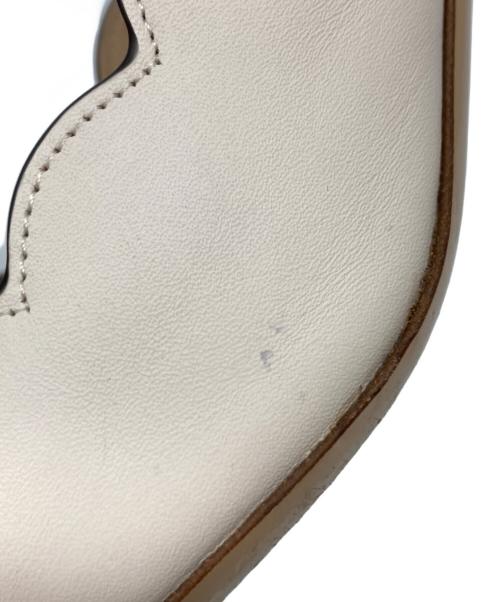 Salvatore Ferragamo（サルヴァトーレ フェラガモ）Salvatore Ferragamo (サルヴァトーレ フェラガモ) ヴァラリボンスカラップパンプス ベージュ サイズ:4の古着・服飾アイテム