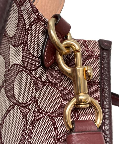 COACH（コーチ）COACH (コーチ) デンプシー トート 22 シグネチャー ショルダーバッグ ボルドーの古着・服飾アイテム