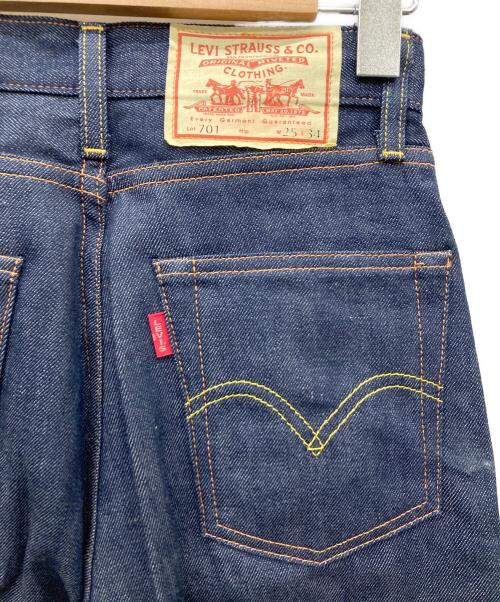 LEVI'S（リーバイス）LEVI'S (リーバイス) 701ロールアップデニムパンツ インディゴ サイズ:W25×L34の古着・服飾アイテム