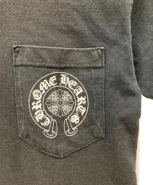 CHROME HEARTS（クロムハーツ）CHROME HEARTS (クロムハーツ) OLD Horseshoe Back Cemetery Cross Print S/S Tee ブラック サイズ:Sの古着・服飾アイテム