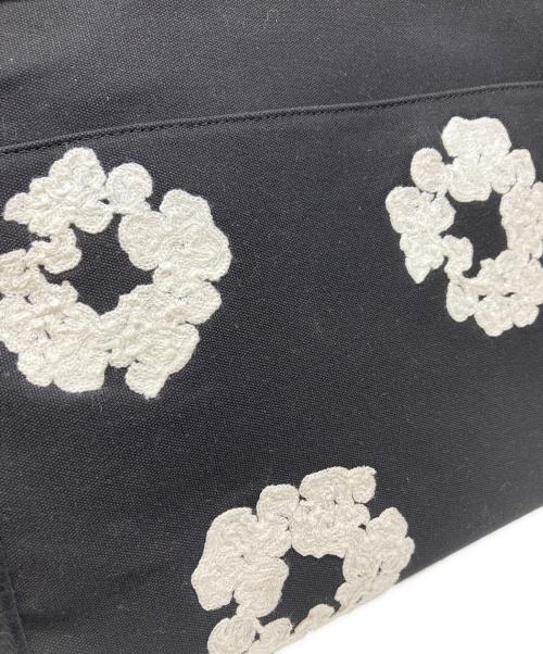 Denim Tears（デニムティアーズ）Denim Tears (デニムティアーズ) Cotton Wreath Canvas Tote Bag ブラックの古着・服飾アイテム