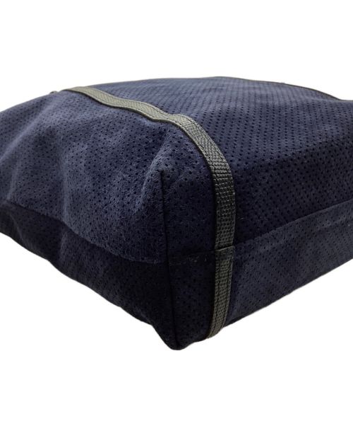 ATAO（アタオ）ATAO (アタオ) スウェードパンチング2WAYバッグ ネイビーの古着・服飾アイテム