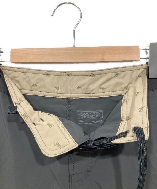 Patagonia（パタゴニア）Patagonia (パタゴニア) スカラップヘム・ストレッチ・ウェーブフェアラー・ボードショーツ グレー サイズ:34の古着・服飾アイテム
