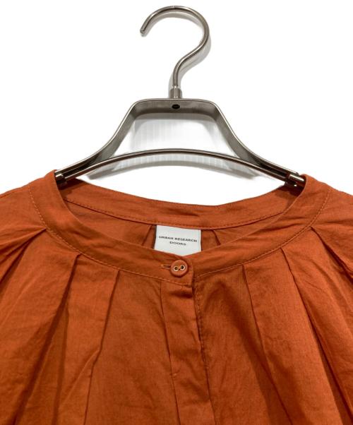 URBAN RESEARCH DOORS（アーバンリサーチドアーズ）URBAN RESEARCH DOORS (アーバンリサーチドアーズ) ットンボイルタックワイドブラウス オレンジ サイズ:Ｍの古着・服飾アイテム