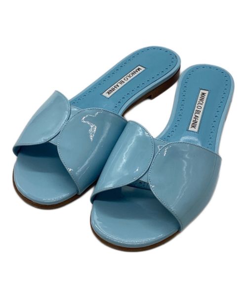 Manolo Blahnik（マノロブラニク）Manolo Blahnik (マノロブラニク) HOURAM FLAT / パテントサンダル ブルー サイズ:36 1/2の古着・服飾アイテム