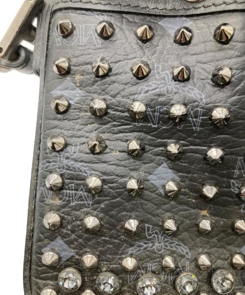 MCM（エムシーエム）MCM (エムシーエム) ビジュースタッズショルダーバッグ ブラックの古着・服飾アイテム