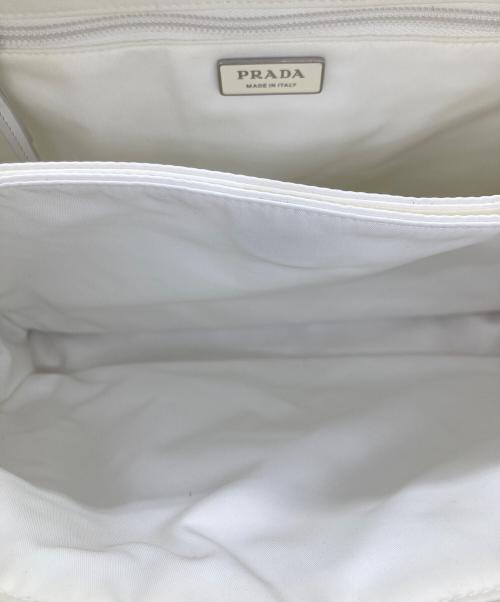 PRADA（プラダ）PRADA (プラダ) ショルダーバッグ / スモール パデッド リナイロン ホワイトの古着・服飾アイテム