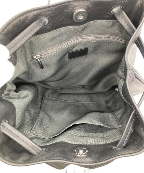 ear PAPILLONNER（イアパピヨネ）ear PAPILLONNER (イアパピヨネ) カフェパーツチャーム付き巾着バッグ ブラックの古着・服飾アイテム