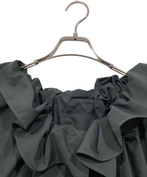 FRAY ID（フレイ アイディー）FRAY ID (フレイ アイディー) ラッフルギャザーブラウス グレー サイズ:Fの古着・服飾アイテム