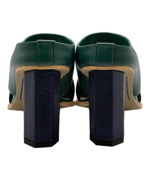 UN3D.（アンスリード）UN3D. (アンスリード) SIDE CUT SQUARE MULE/サイドカットスクエアミュールサンダル ブラック×ネイビー サイズ:38の古着・服飾アイテム