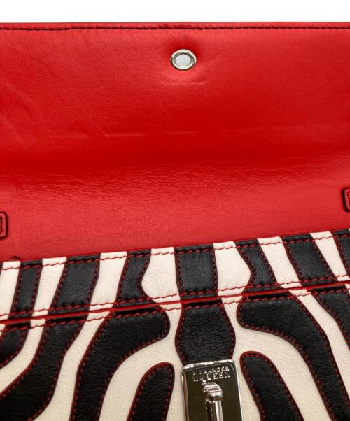 ALEXANDER McQUEEN（アレキサンダーマックイーン）ALEXANDER McQUEEN (アレキサンダーマックイーン) スカルモチーフ長財布 ブラック×ホワイトの古着・服飾アイテム