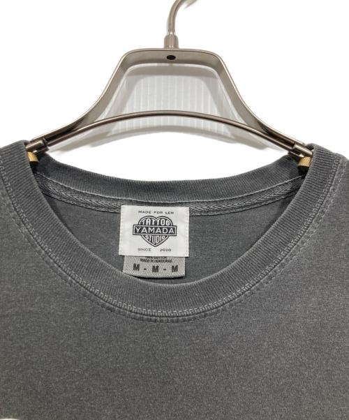 TATTOO STUDIO YAMADA（タトゥースタジオヤマダ）TATTOO STUDIO YAMADA (タトゥースタジオヤマダ) プリントTシャツ グレー サイズ:Mの古着・服飾アイテム