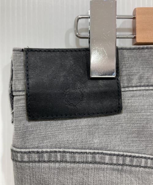 FRED PERRY（フレッドペリー）FRED PERRY (フレッドペリー) デニムパンツ グレー サイズ:Lの古着・服飾アイテム