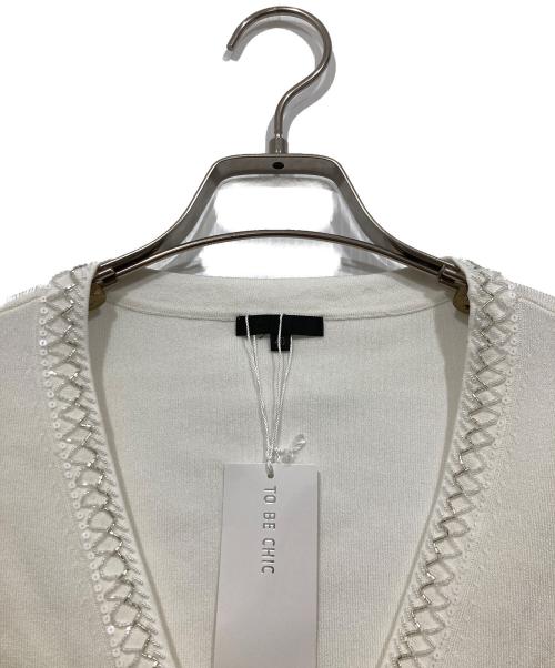 TO BE CHIC（トゥービーシック）TO BE CHIC (トゥービーシック) ビジュー付ショートカーディガン ホワイト サイズ:40の古着・服飾アイテム