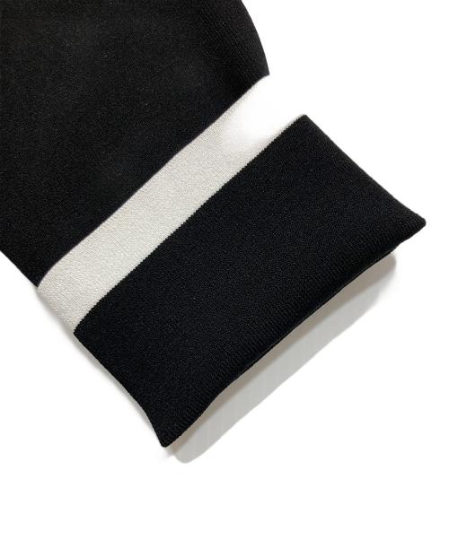 TO BE CHIC（トゥービーシック）TO BE CHIC (トゥービーシック) スパンコール×リボンデザインニット ブラック×ホワイト サイズ:40 未使用品の古着・服飾アイテム