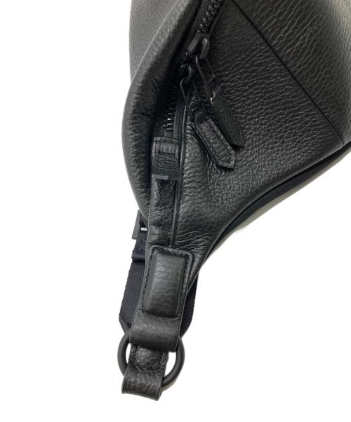 BARNEYS NEWYORK（バーニーズ・ニューヨーク）BARNEYS NEWYORK (バーニーズ・ニューヨーク) ボディショルダーバッグ ブラックの古着・服飾アイテム