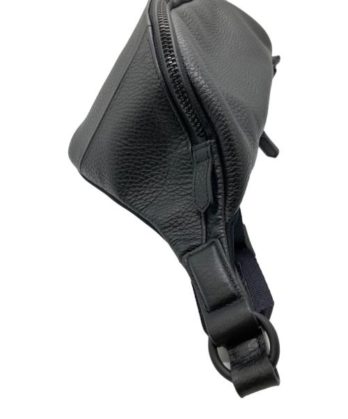 BARNEYS NEWYORK（バーニーズ・ニューヨーク）BARNEYS NEWYORK (バーニーズ・ニューヨーク) ボディショルダーバッグ ブラックの古着・服飾アイテム