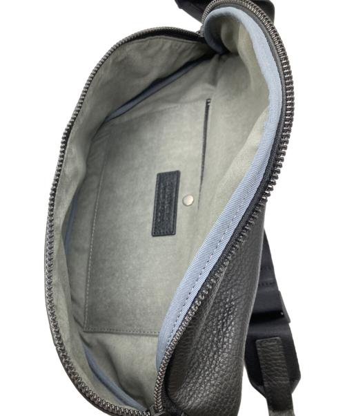 BARNEYS NEWYORK（バーニーズ・ニューヨーク）BARNEYS NEWYORK (バーニーズ・ニューヨーク) ボディショルダーバッグ ブラックの古着・服飾アイテム