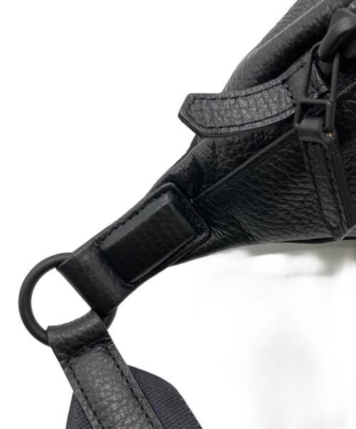 BARNEYS NEWYORK（バーニーズ・ニューヨーク）BARNEYS NEWYORK (バーニーズ・ニューヨーク) ボディショルダーバッグ ブラックの古着・服飾アイテム