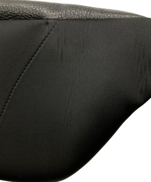 BARNEYS NEWYORK（バーニーズ・ニューヨーク）BARNEYS NEWYORK (バーニーズ・ニューヨーク) ボディショルダーバッグ ブラックの古着・服飾アイテム