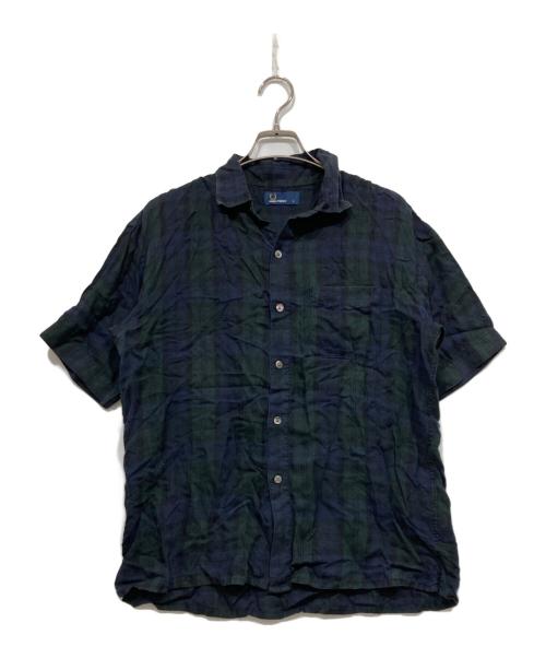 FRED PERRY（フレッドペリー）FRED PERRY (フレッドペリー) 半袖シャツ ブラック×グリーン サイズ:Sの古着・服飾アイテム