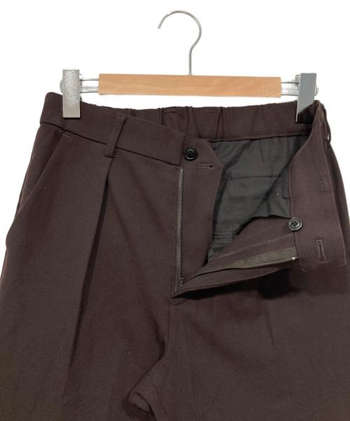 STUDIOUS（ステュディオス）STUDIOUS (ステュディオス) タックテーパードパンツ ブラウン サイズ:2の古着・服飾アイテム