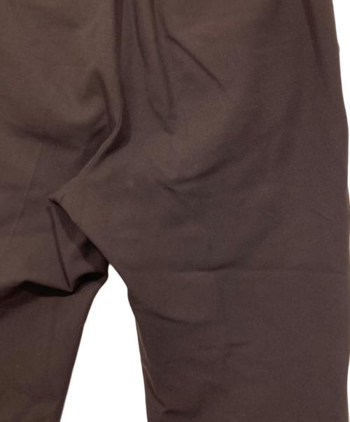 STUDIOUS（ステュディオス）STUDIOUS (ステュディオス) タックテーパードパンツ ブラウン サイズ:2の古着・服飾アイテム