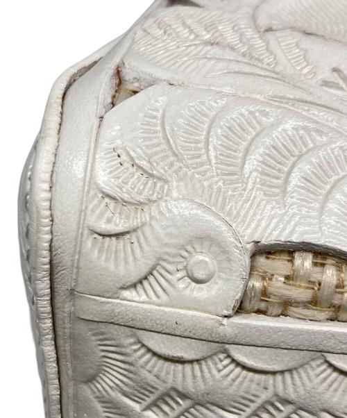 Carving Tribes（カービングトライブス）Carving Tribes (カービングトライブス) CTWK Square Bag ホワイトの古着・服飾アイテム