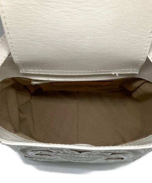 Carving Tribes（カービングトライブス）Carving Tribes (カービングトライブス) CTWK Square Bag ホワイトの古着・服飾アイテム