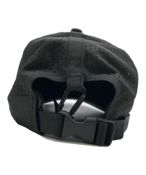 CANADA GOOSE（カナダグース）CANADA GOOSE (カナダグース) New Era (ニューエラ) コラボロゴトラッカーキャップ ブラックの古着・服飾アイテム