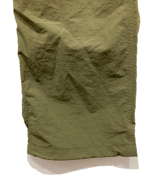 GRAMICCI（グラミチ）GRAMICCI (グラミチ) LOWERCASE (ロウワーケース) NYLON TRACK PANT オリーブ サイズ:M 未使用品の古着・服飾アイテム