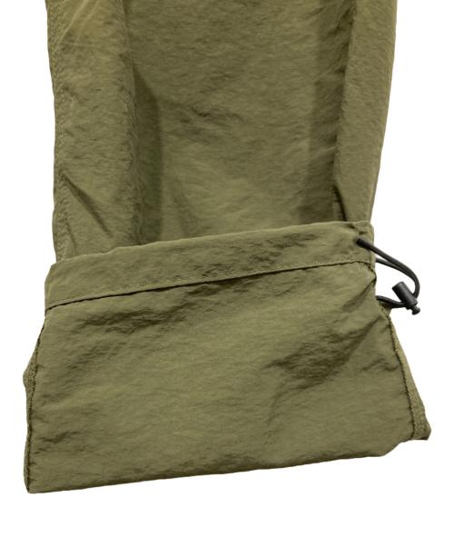 GRAMICCI（グラミチ）GRAMICCI (グラミチ) LOWERCASE (ロウワーケース) NYLON TRACK PANT オリーブ サイズ:M 未使用品の古着・服飾アイテム