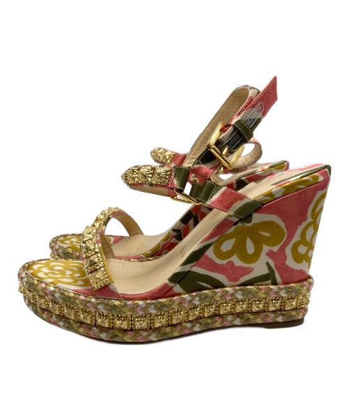 Christian Louboutin（クリスチャン・ルブタン）Christian Louboutin (クリスチャン・ルブタン) ゴールドスタッズ ウェッジソールサンダル マルチカラー サイズ:37の古着・服飾アイテム