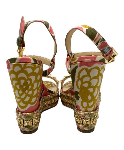 Christian Louboutin（クリスチャン・ルブタン）Christian Louboutin (クリスチャン・ルブタン) ゴールドスタッズ ウェッジソールサンダル マルチカラー サイズ:37の古着・服飾アイテム