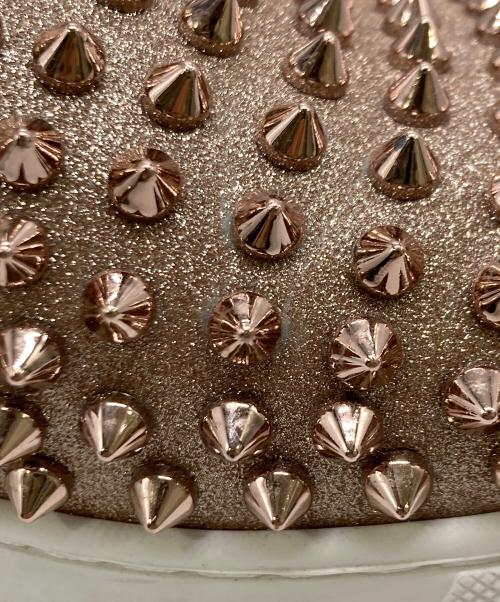 Christian Louboutin（クリスチャン・ルブタン）Christian Louboutin (クリスチャン・ルブタン) スパイクスタッズスリッポン ピンク サイズ:37の古着・服飾アイテム