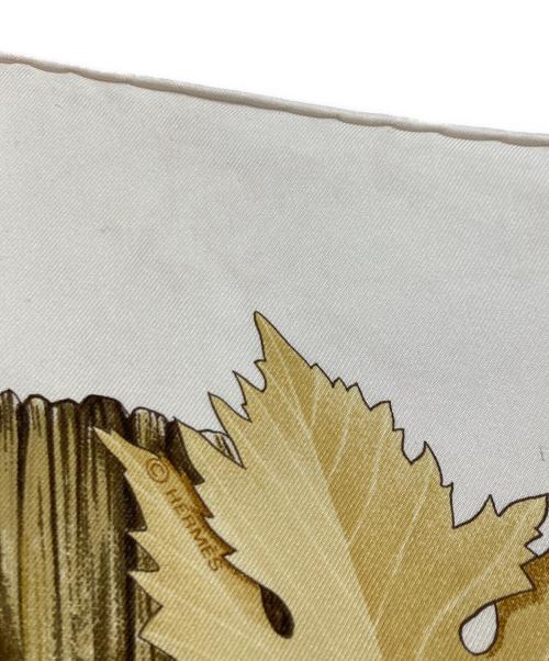 HERMES（エルメス）HERMES (エルメス) シルクスカーフ　カレ90 ぶどう収穫 ホワイトの古着・服飾アイテム