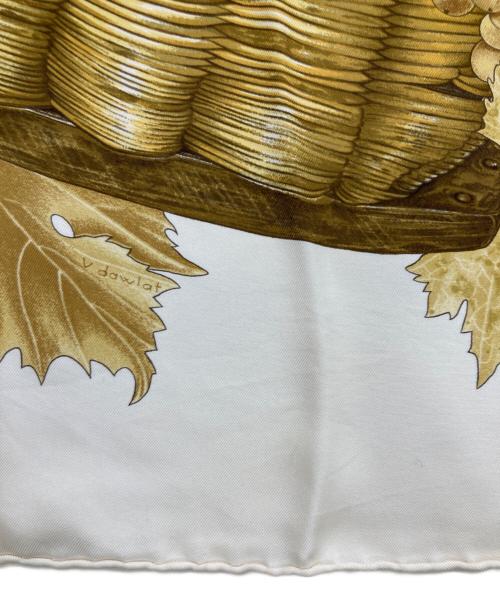 HERMES（エルメス）HERMES (エルメス) シルクスカーフ　カレ90 ぶどう収穫 ホワイトの古着・服飾アイテム