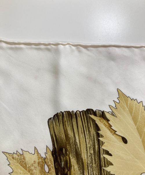 HERMES（エルメス）HERMES (エルメス) シルクスカーフ　カレ90 ぶどう収穫 ホワイトの古着・服飾アイテム