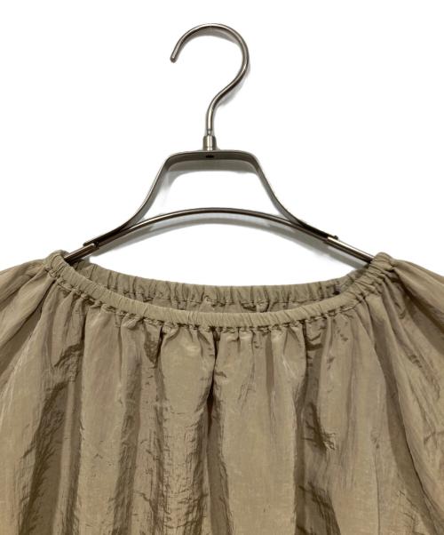 BEARDSLEY（ビアズリー）BEARDSLEY (ビアズリー) ギャザーネックプルオーバーシャツ ベージュ サイズ:Fの古着・服飾アイテム