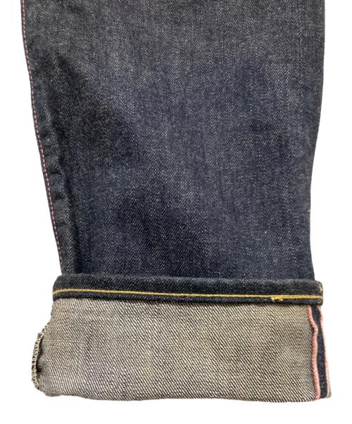 MOMOTARO JEANS（桃太郎ジーンズ）MOMOTARO JEANS (桃太郎ジーンズ) 出陣タイトストレートデニムパンツ インディゴ サイズ:W32の古着・服飾アイテム