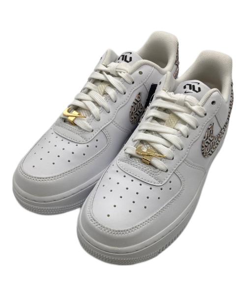 NIKE（ナイキ）NIKE (ナイキ) ローカットスニーカー / Air Force 1 Low United in Victory ホワイト サイズ:23.5cmの古着・服飾アイテム