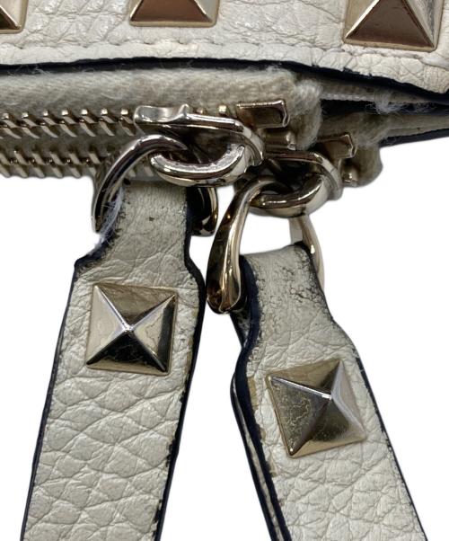 VALENTINO（ヴァレンティノ）VALENTINO (ヴァレンティノ) ロックスタッズ2つ折り長財布の古着・服飾アイテム