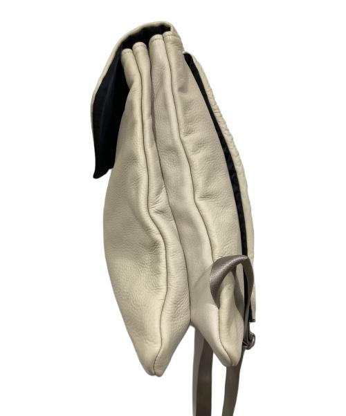 pomtata（ポンタタ）pomtata (ポンタタ) レザーリュック アイボリーの古着・服飾アイテム