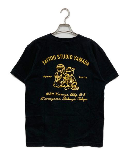 TATTOO STUDIO YAMADA（タトゥースタジオヤマダ）TATTOO STUDIO YAMADA (タトゥースタジオヤマダ) プリントTシャツ ブラック サイズ:Mの古着・服飾アイテム