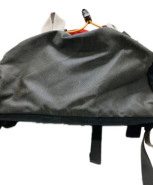 MACPAC（マックパック）MACPAC (マックパック) リュック レッド×ブラックの古着・服飾アイテム