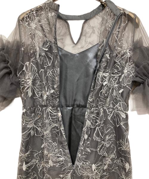ANDRESD（アンドレスド）ANDRESD (アンドレスド) キーネックエンブロイダリードレス / key neck embroidery dress グレー サイズ:Ｍの古着・服飾アイテム