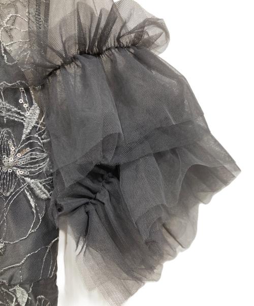 ANDRESD（アンドレスド）ANDRESD (アンドレスド) キーネックエンブロイダリードレス / key neck embroidery dress グレー サイズ:Ｍの古着・服飾アイテム