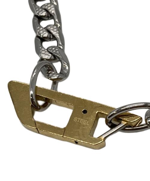 DIESEL（ディーゼル）DIESEL (ディーゼル) ロゴネックレス シルバー×ゴールドの古着・服飾アイテム